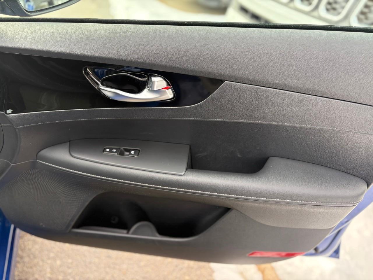 2024 Kia Forte EX Premium 4dr Sedan Photo