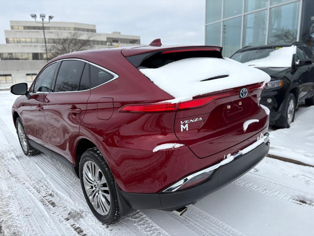 2023 Toyota Venza LE 4dr All-wheel Drive Photo2