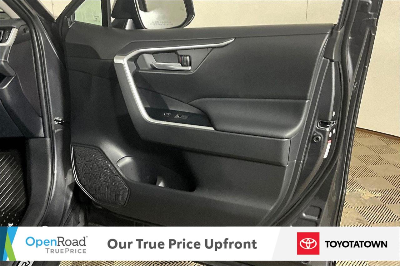 2025 Toyota RAV4 Hybrid XLE! CERTIFIED PRE OWNED! ACCIDENT FREE! ELIGIBLE Photo