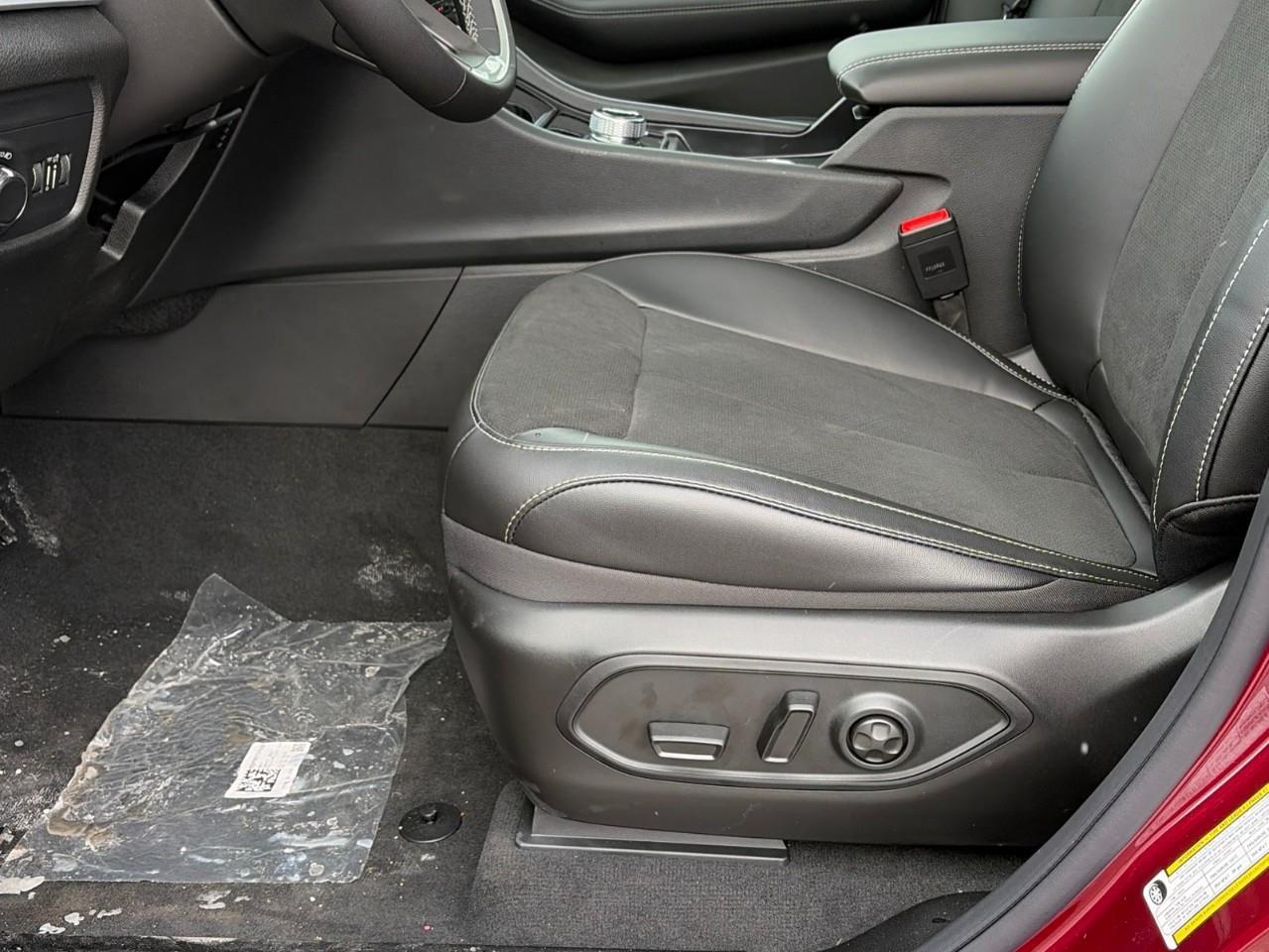 2025 Jeep Grand Cherokee L Laredo 4dr 4x4 Photo