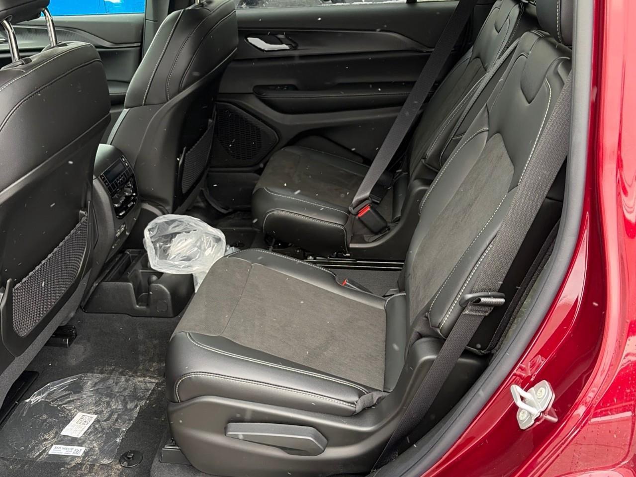 2025 Jeep Grand Cherokee L Laredo 4dr 4x4 Photo