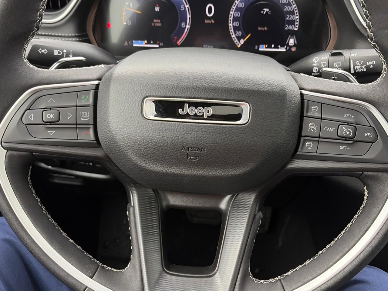 2025 Jeep Grand Cherokee L Laredo 4dr 4x4 Photo