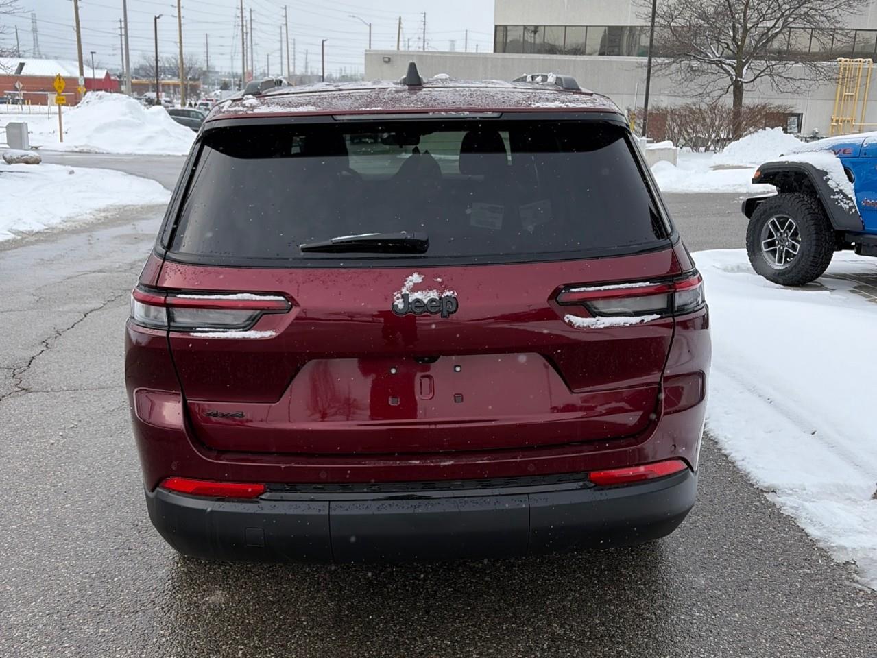 2025 Jeep Grand Cherokee L Laredo 4dr 4x4 Photo3