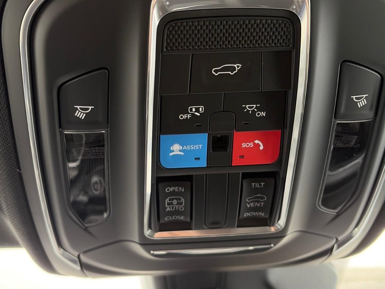 2025 Jeep Grand Cherokee L Laredo 4dr 4x4 Photo