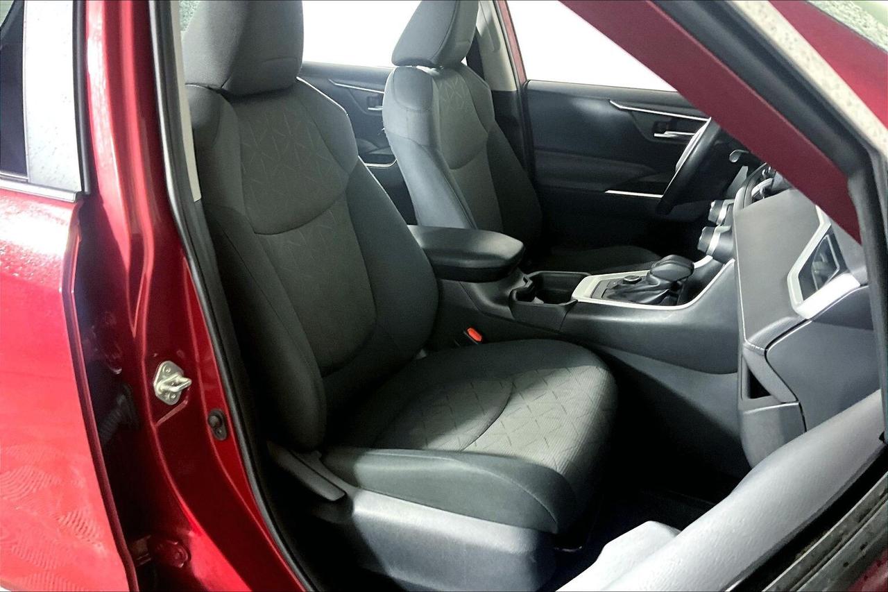 2019 Toyota RAV4 AWD Hybrid XLE Photo