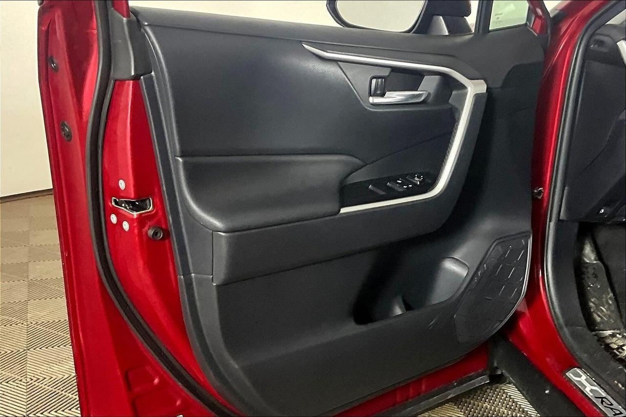 2019 Toyota RAV4 AWD Hybrid XLE Photo