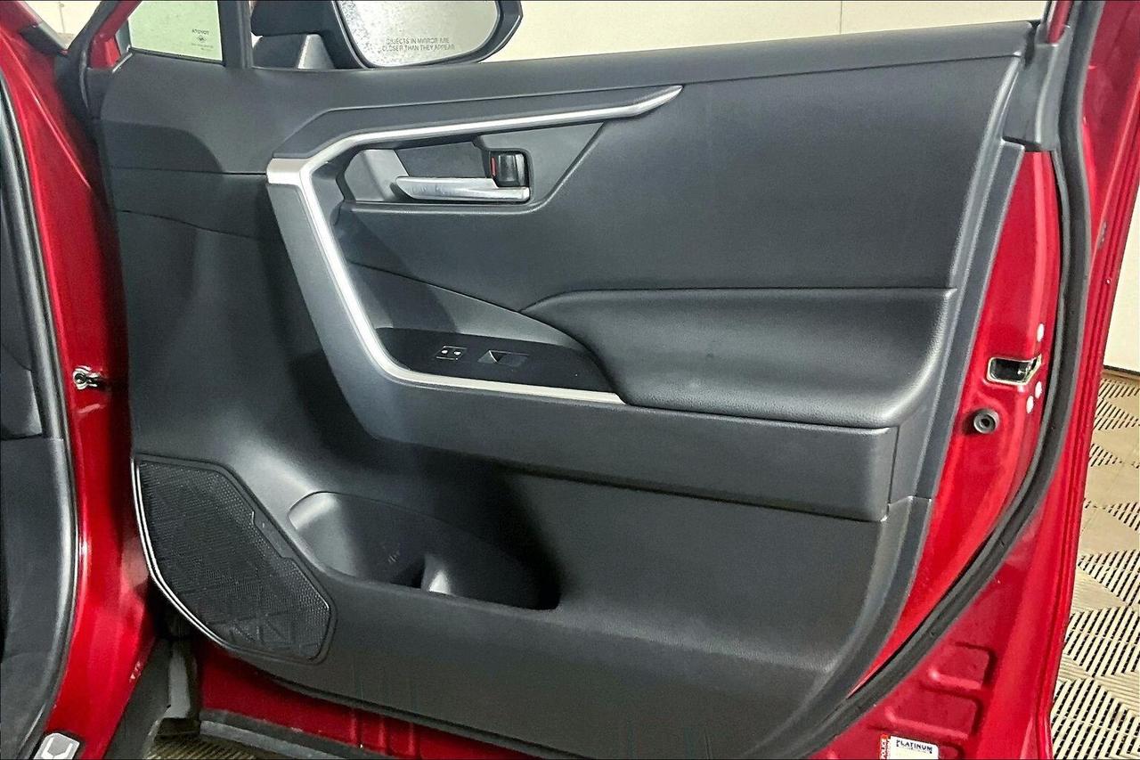 2019 Toyota RAV4 AWD Hybrid XLE Photo