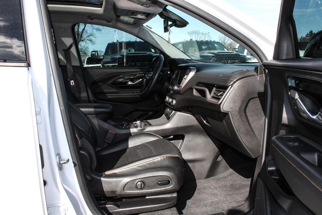 2024 GMC Terrain AWD 4dr AT4 Photo