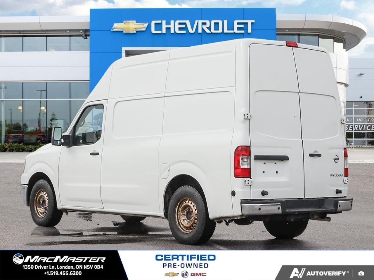 2017 Nissan NV Cargo NV2500 HD  Photo2