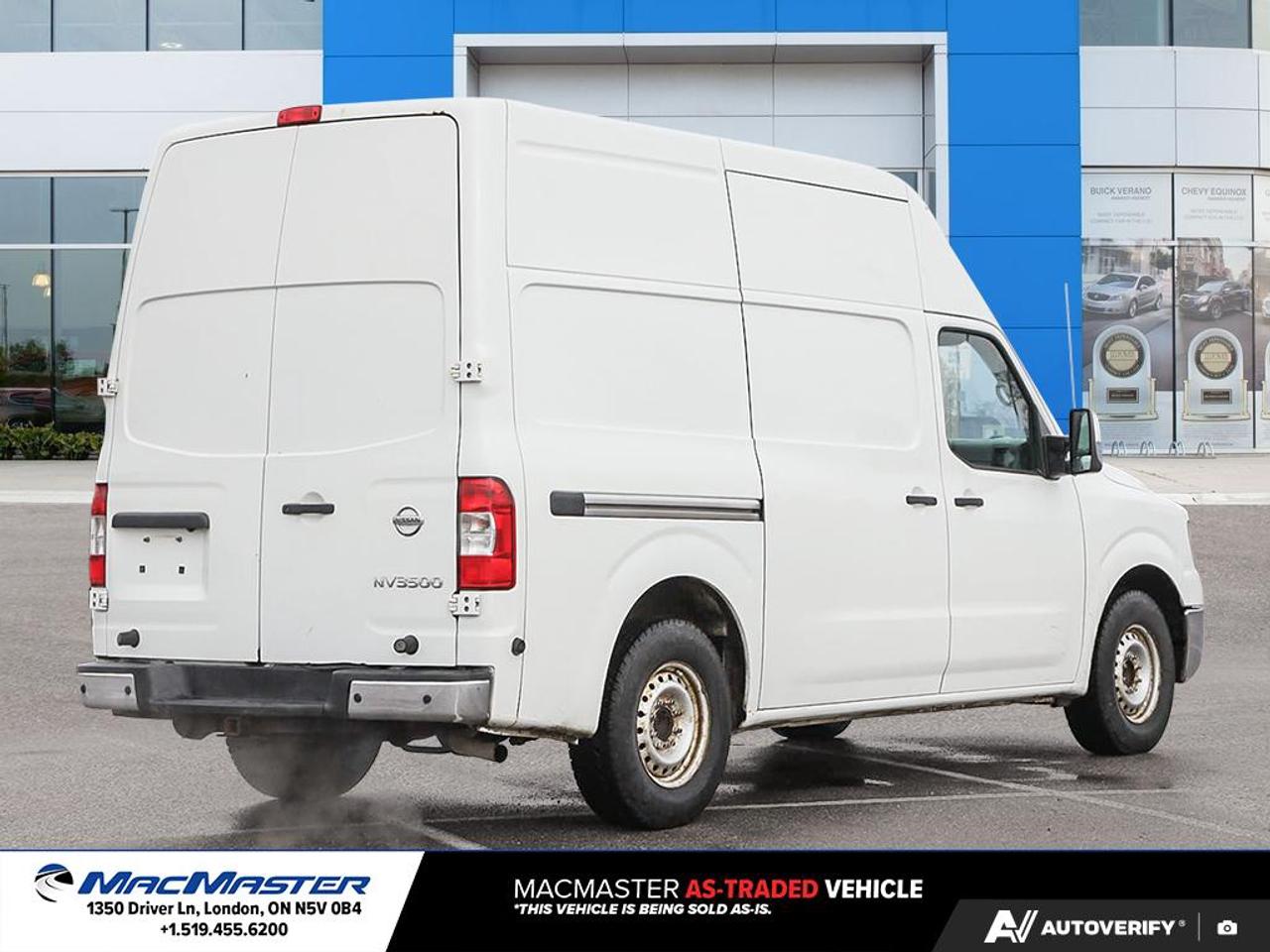 2017 Nissan NV Cargo NV2500 HD  Photo4