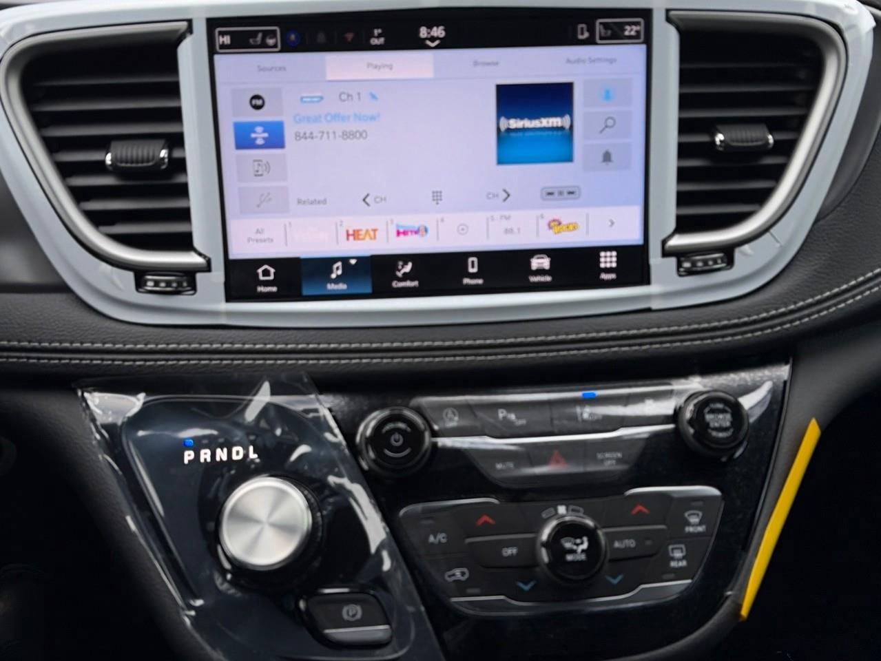 2026 Chrysler Pacifica Select Front-Wheel Drive Passenger Van Photo