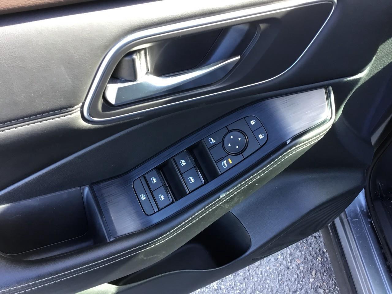 2021 Nissan Rogue SV Photo