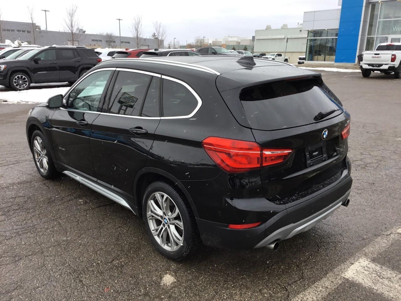 2018 BMW X1 xDrive28i Photo2