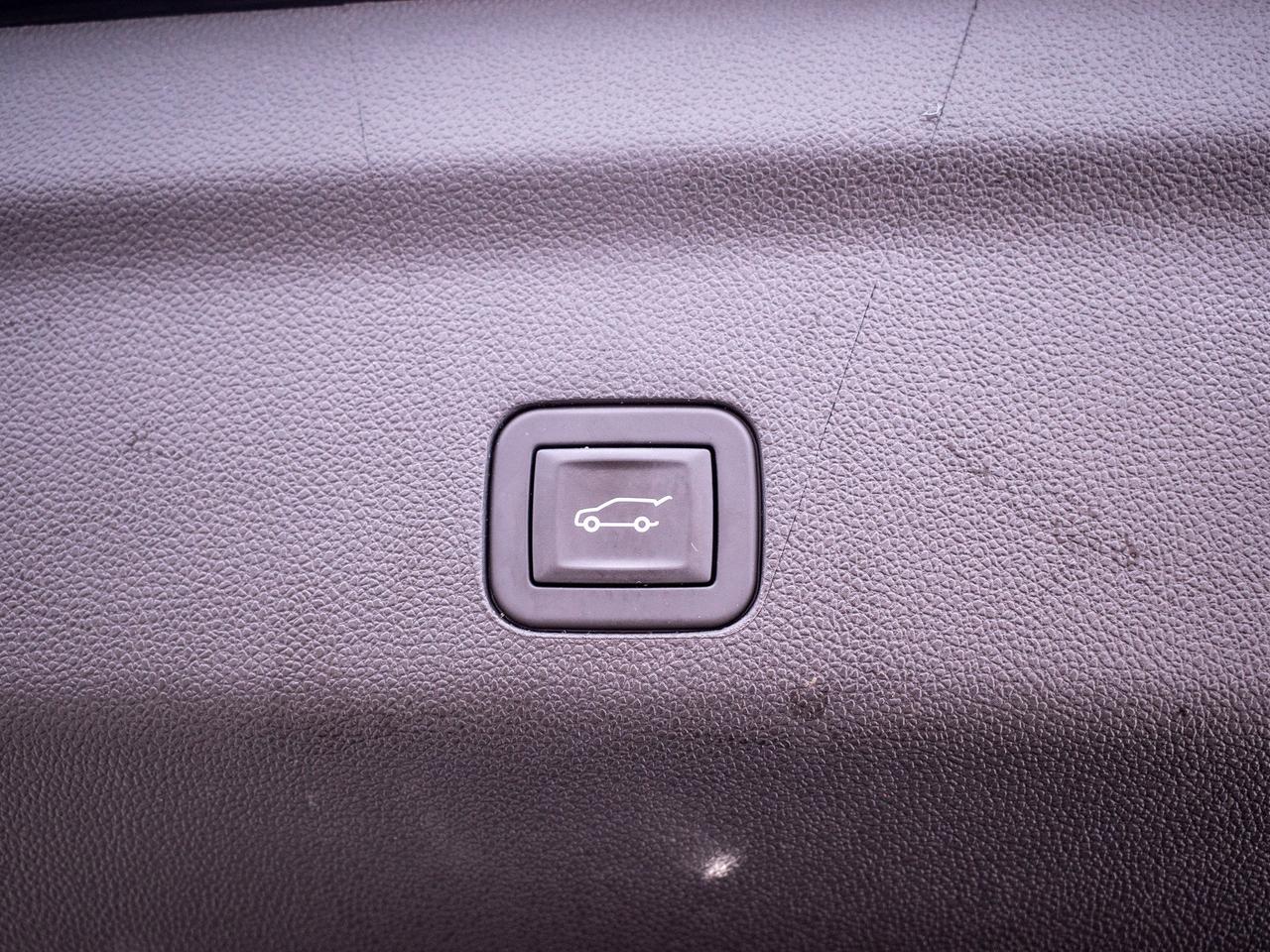 2025 Chevrolet Tahoe Z71 - 17.7-inch Touchscreen Photo