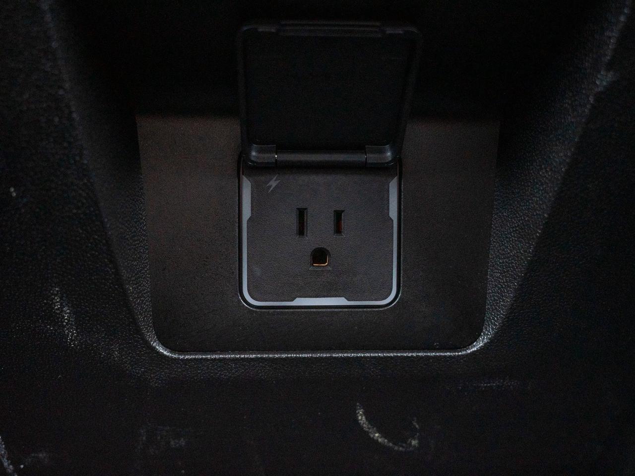 2025 Chevrolet Tahoe Z71 - 17.7-inch Touchscreen Photo