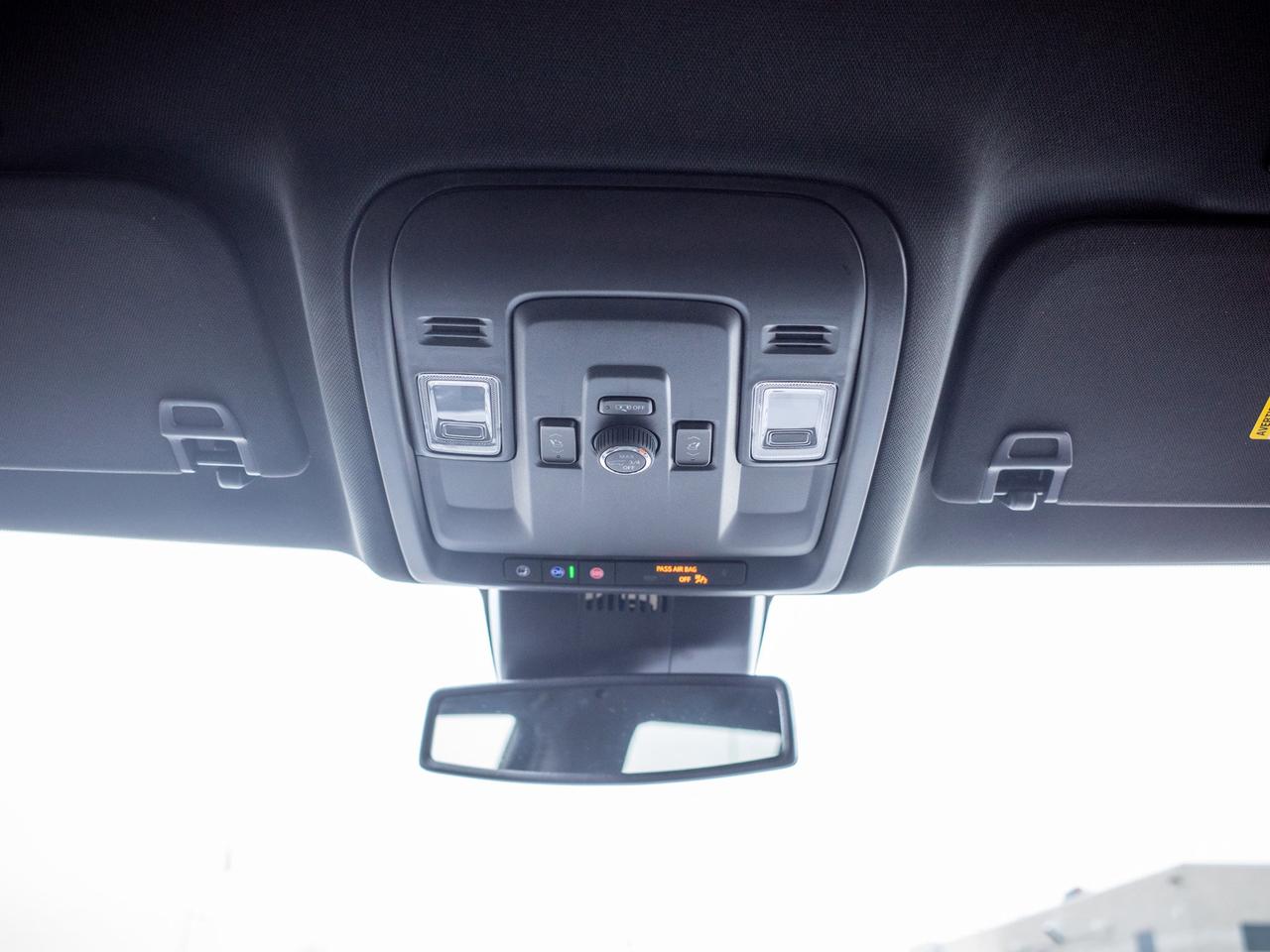 2025 Chevrolet Tahoe Z71 - 17.7-inch Touchscreen Photo