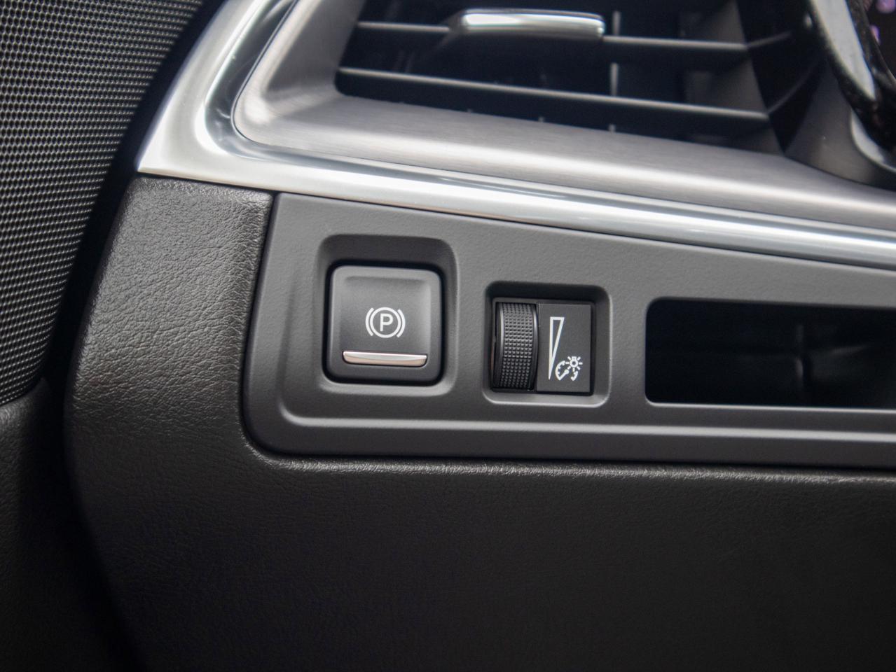 2019 Cadillac XT5 Premium Luxury AWD - LOW KM   Seat Memory Photo