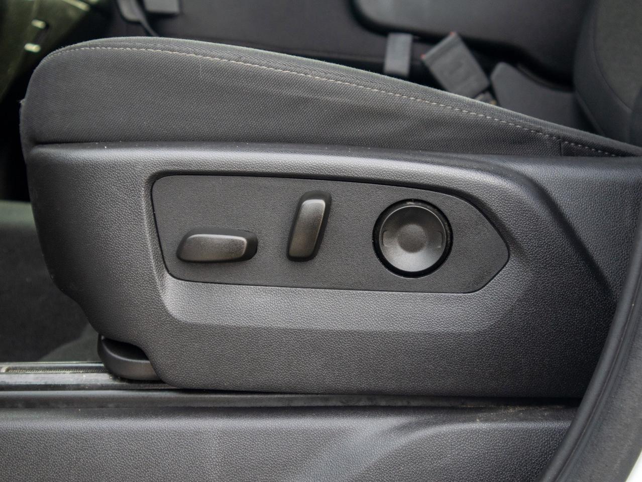 2025 Chevrolet SILVERADO 2500HD LT - Steering Wheel Audio Controls   WiFi Hotspot Photo