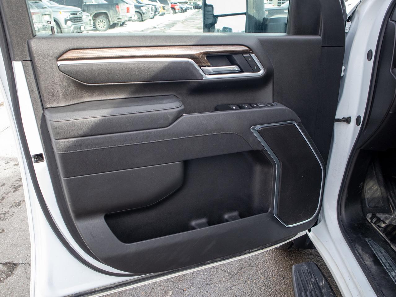 2025 Chevrolet SILVERADO 2500HD LT - Steering Wheel Audio Controls   WiFi Hotspot Photo