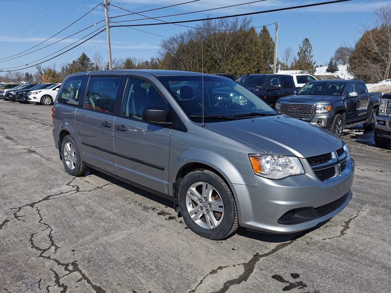 2016 Dodge Grand Caravan SE Photo2