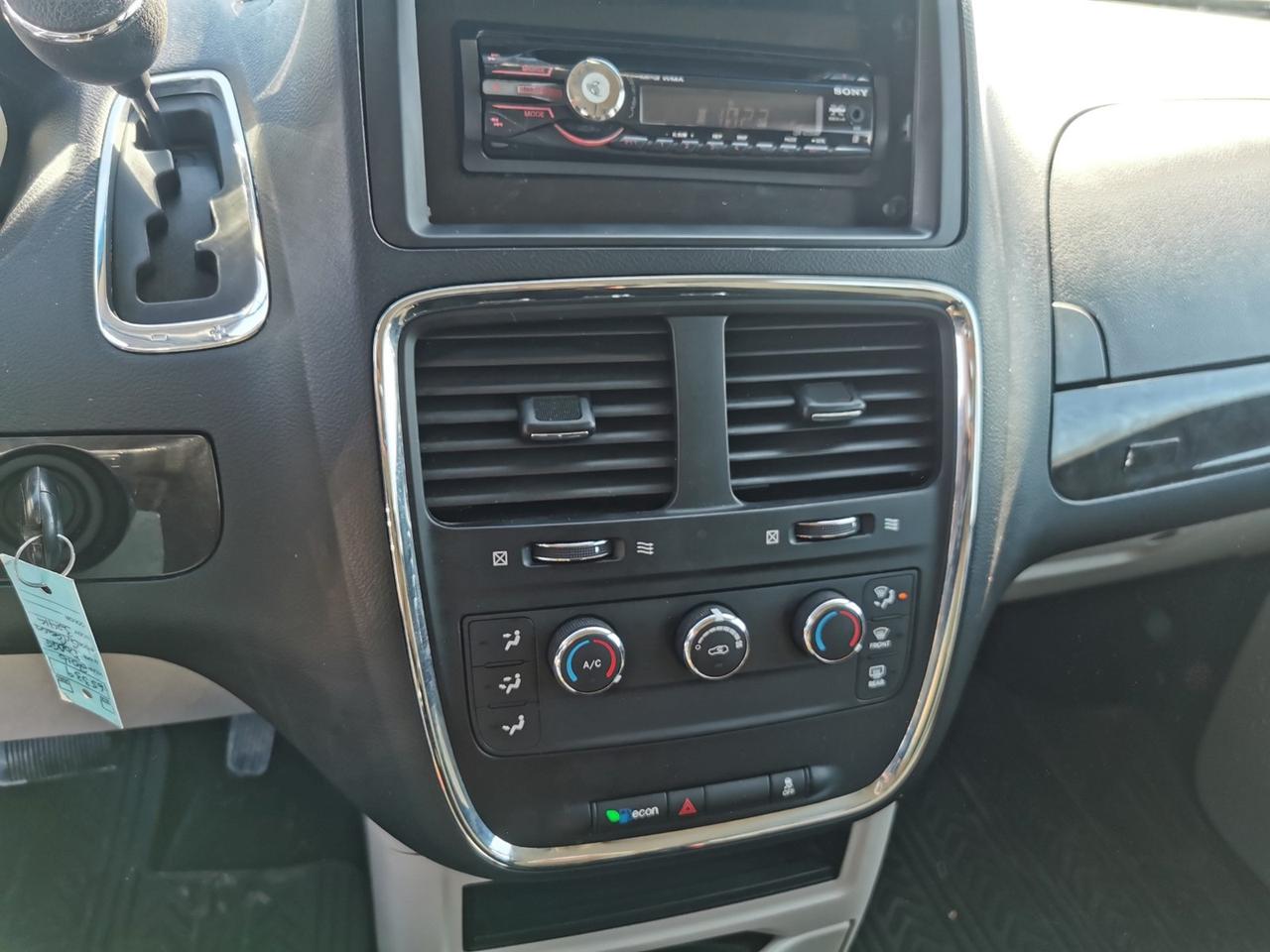 2016 Dodge Grand Caravan SE Photo