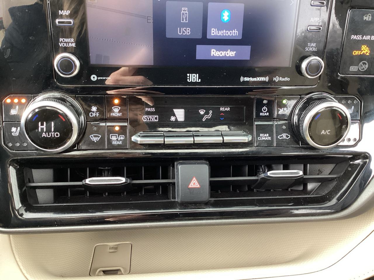 2022 Toyota Highlander HYBRID Limited AWD Photo