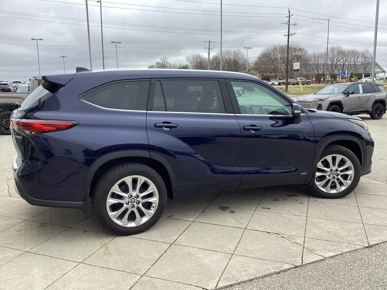 2022 Toyota Highlander HYBRID Limited AWD Photo