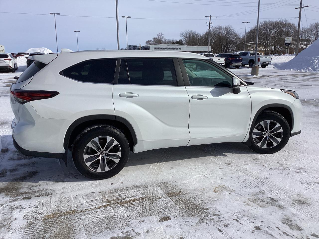 2024 Toyota Highlander XLE AWD Photo