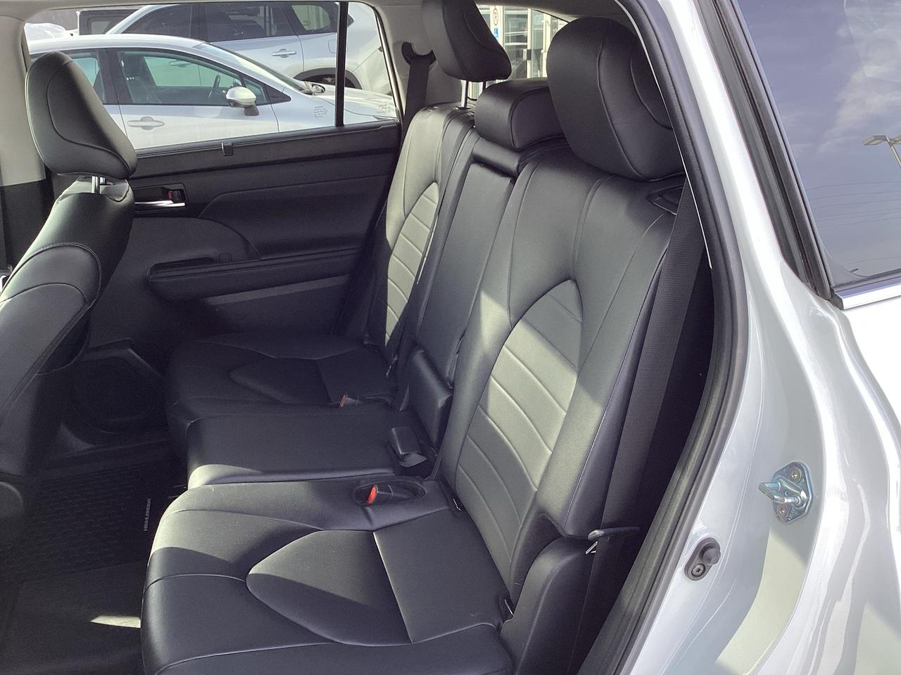 2024 Toyota Highlander XLE AWD Photo4