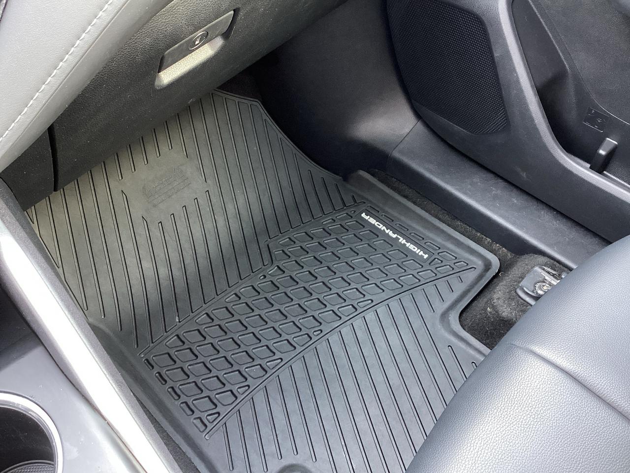 2024 Toyota Highlander XLE AWD Photo3