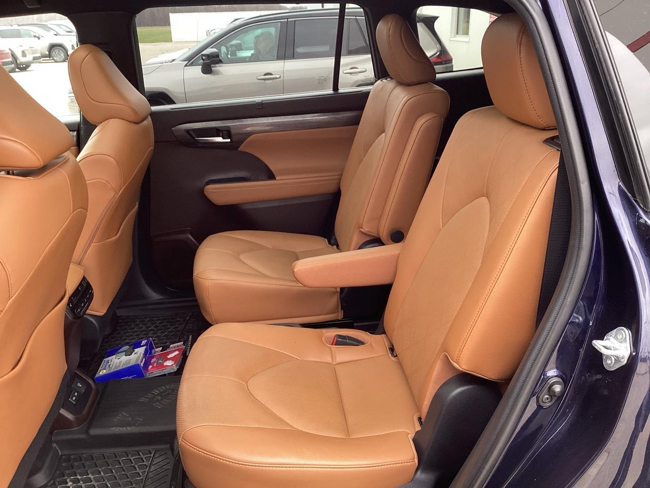 2022 Toyota Highlander LIMITED AWD Photo3