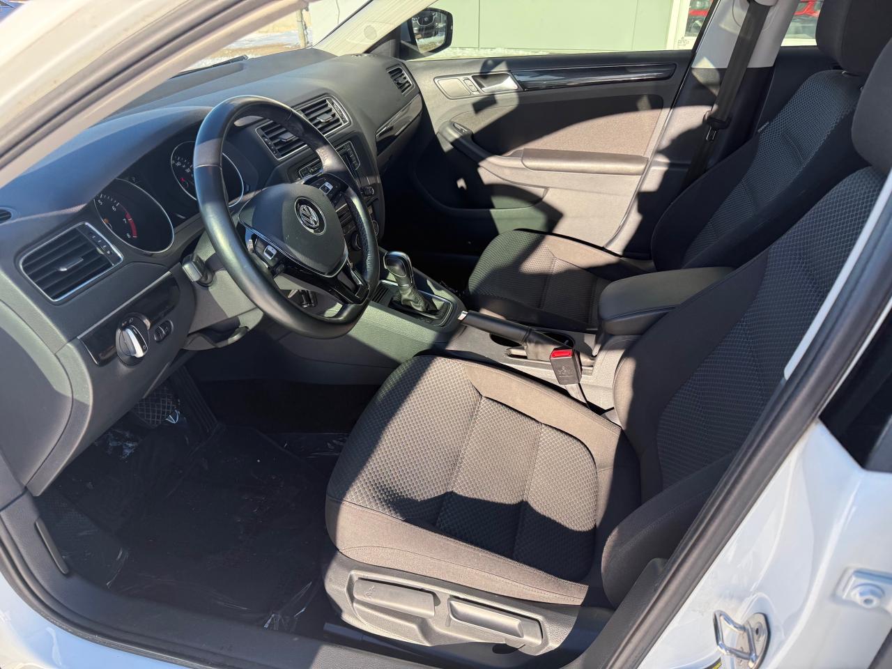 2016 Volkswagen Jetta 1.8 TSI Highline (A6) 4dr Sedan Photo