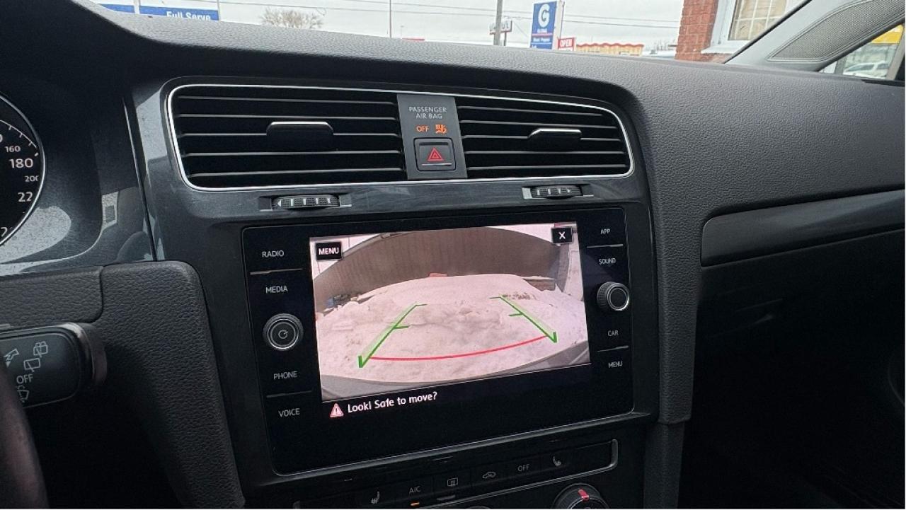 2018 Volkswagen Golf AUTO / Comfortline Photo