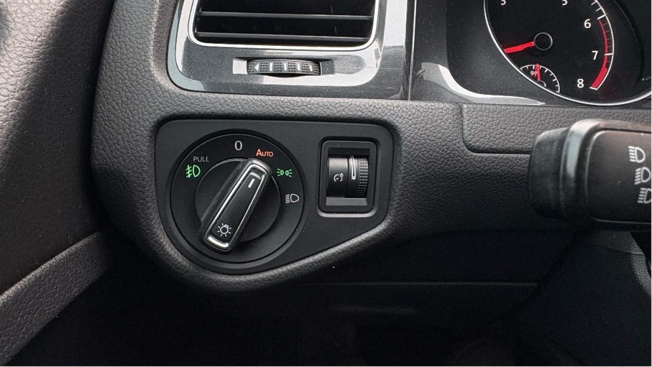 2018 Volkswagen Golf AUTO / Comfortline Photo