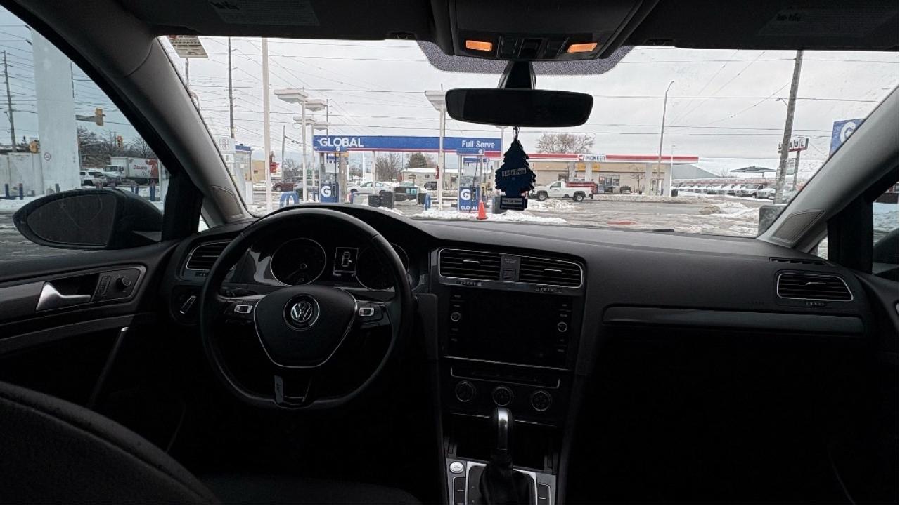 2018 Volkswagen Golf AUTO / Comfortline Photo