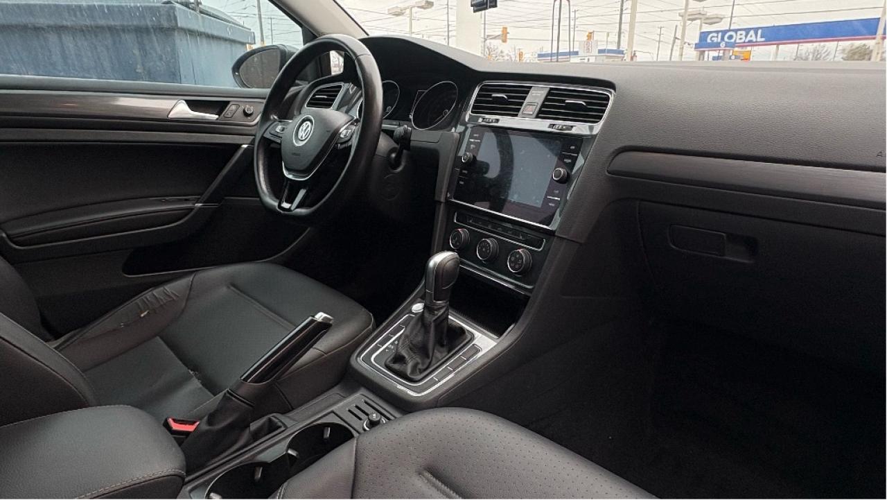 2018 Volkswagen Golf AUTO / Comfortline Photo