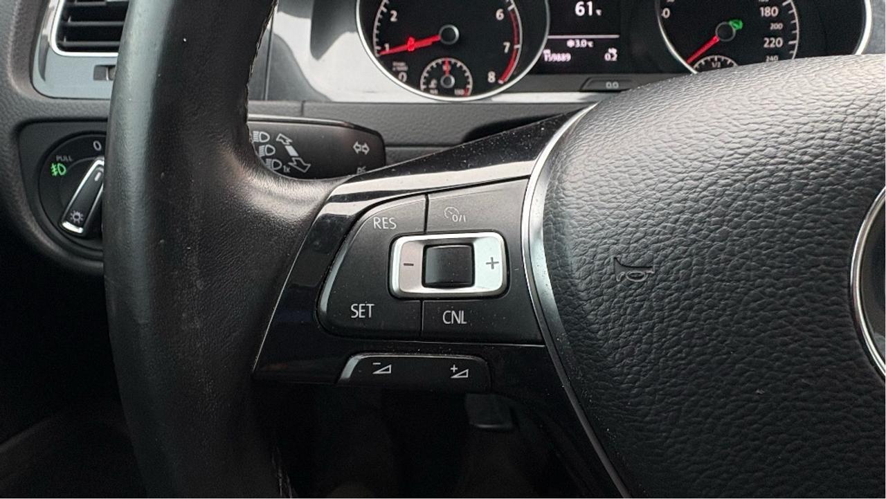 2018 Volkswagen Golf AUTO / Comfortline Photo