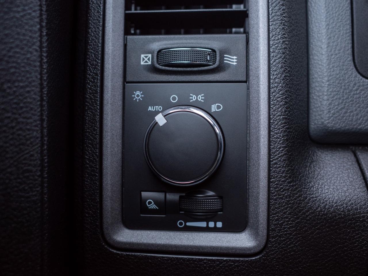 2014 RAM 1500 ST- 5.7L V8 Photo