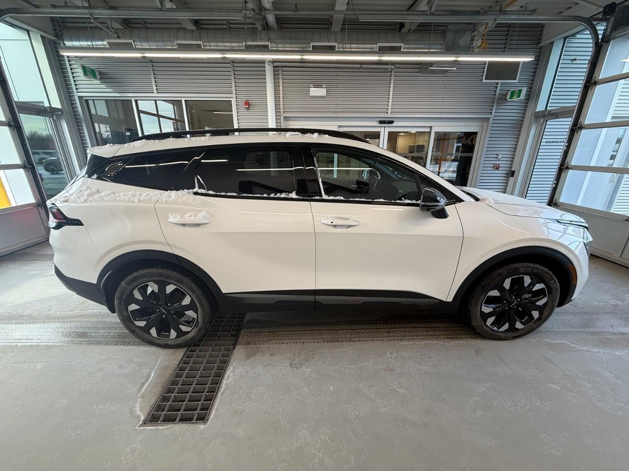 2023 Kia Sportage X-Line Limited w/Black Interior 4dr All-Wheel Drive Photo3