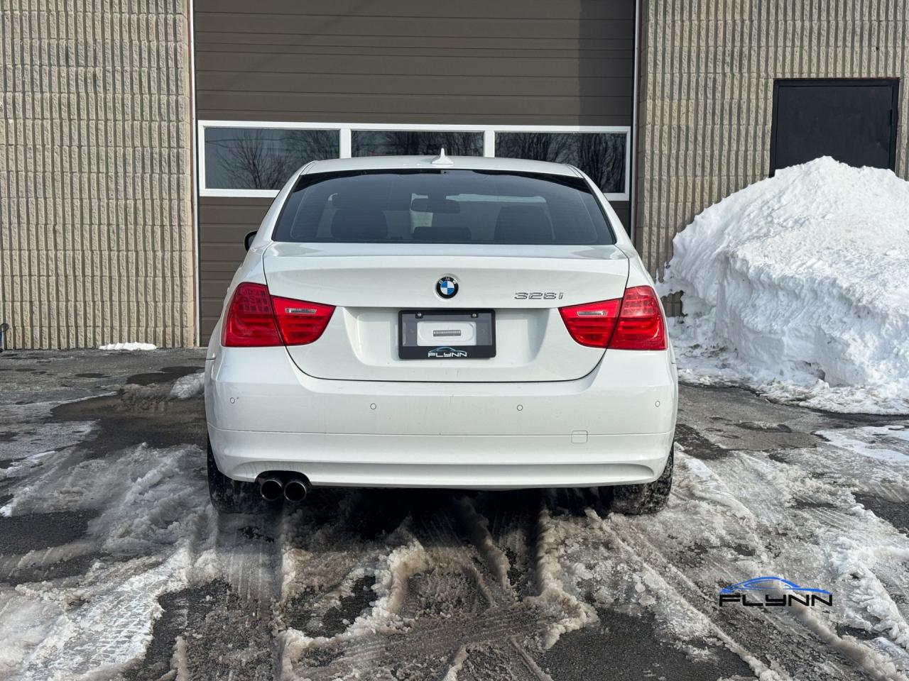 2011 BMW 3 Series 328i xDrive Navigation, Sunroof Photo