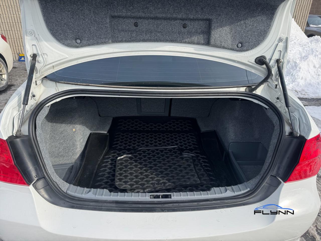 2011 BMW 3 Series 328i xDrive Navigation, Sunroof Photo