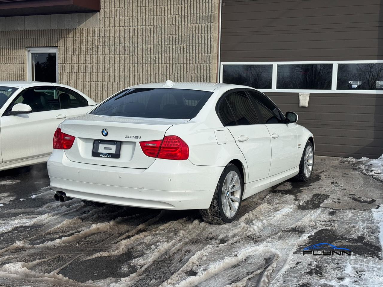 2011 BMW 3 Series 328i xDrive Navigation, Sunroof Photo