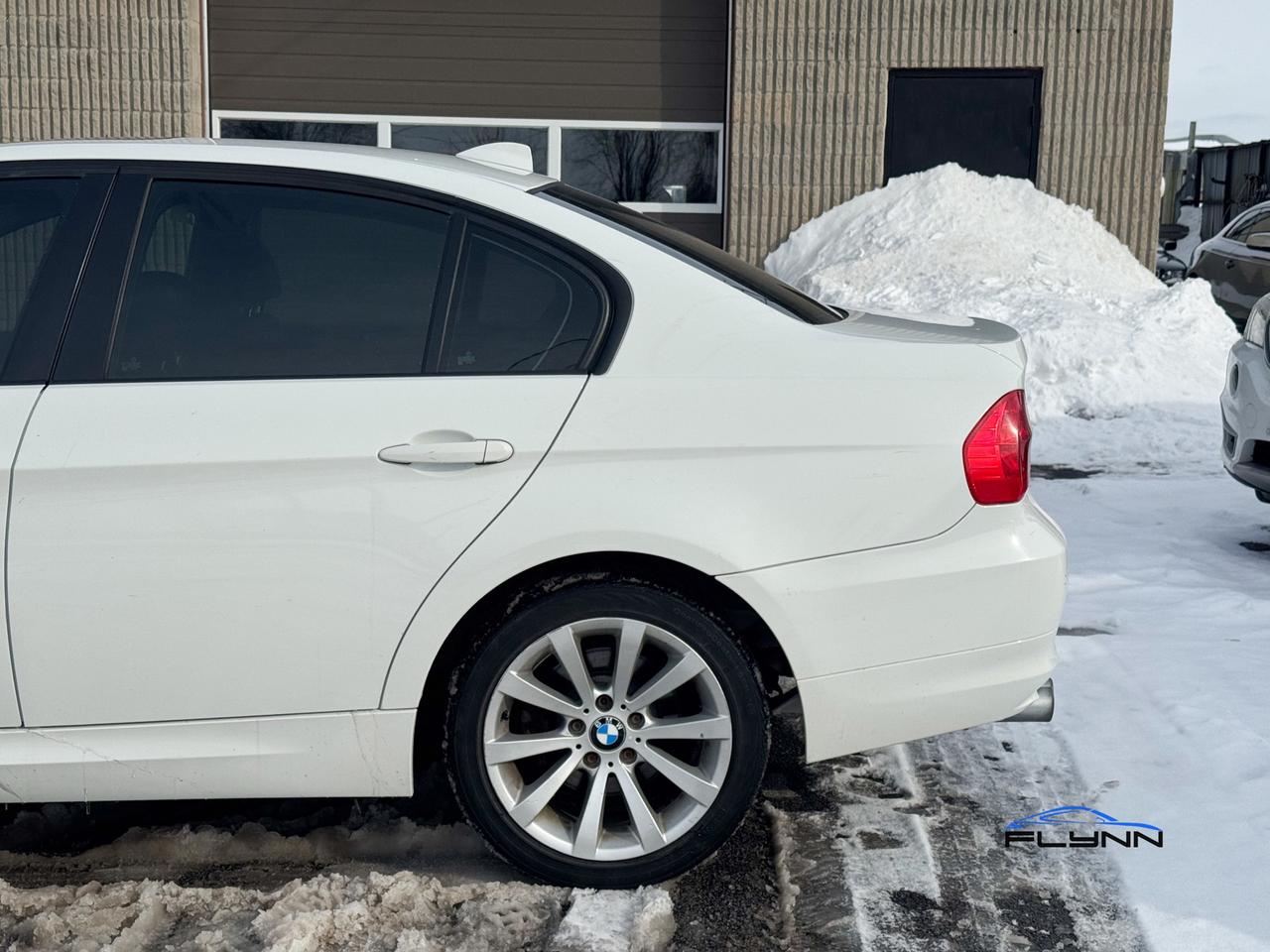 2011 BMW 3 Series 328i xDrive Navigation, Sunroof Photo