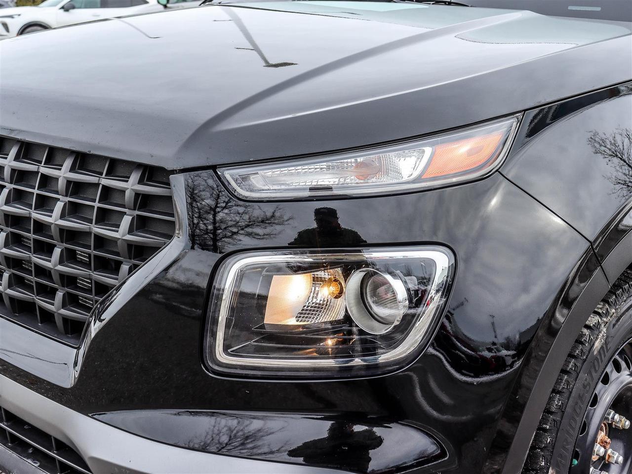 2023 Hyundai Venue Essential 4dr Front-Wheel Drive Photo
