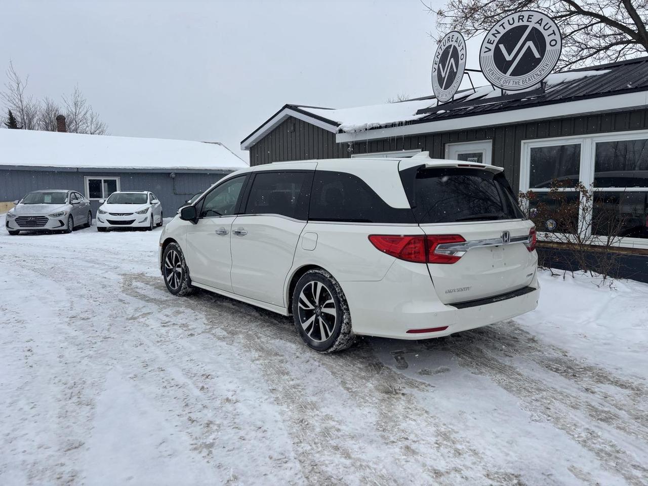 2019 Honda Odyssey Touring (A10) Passenger Van Photo