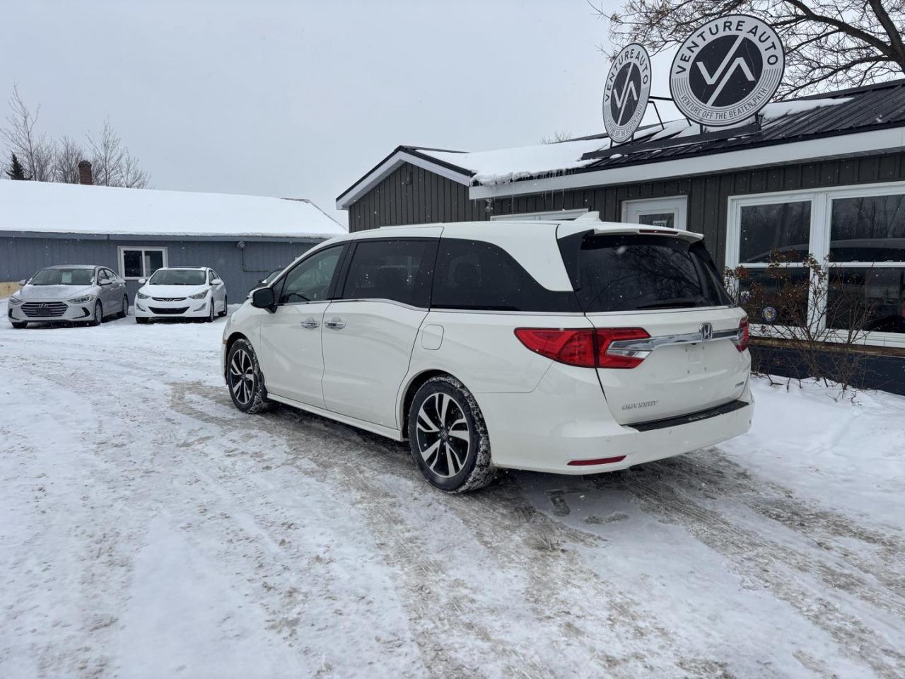 2019 Honda Odyssey Touring (A10) Passenger Van Photo2