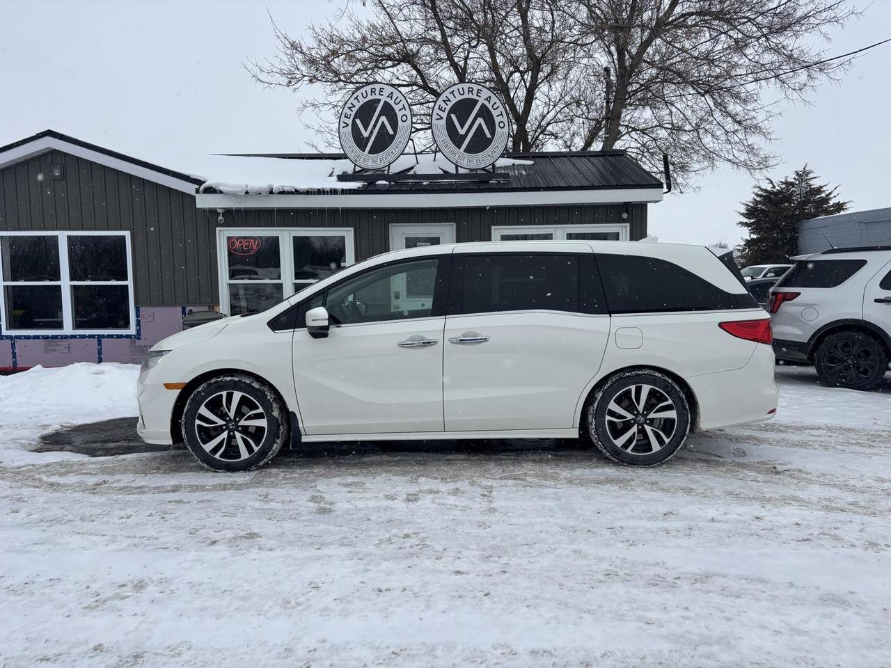 2019 Honda Odyssey Touring (A10) Passenger Van Photo