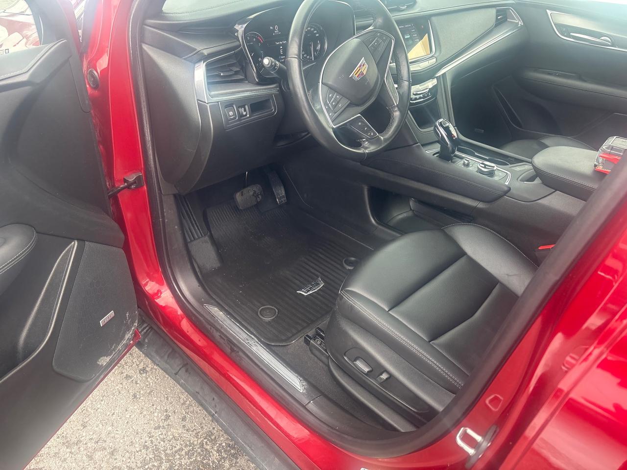 2024 Cadillac XT5 Luxury AWD + Heated Leather + 1 Owner Photo