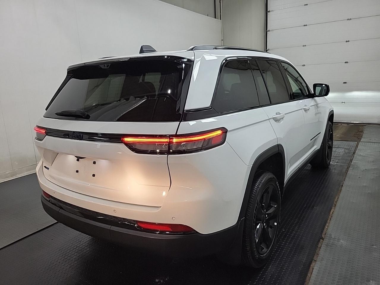 2025 Jeep Grand Cherokee 4xe ALTITUDE   TOW PKG   HEATED/VENTED SEATING   360 Photo