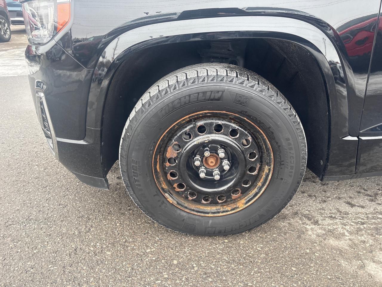 2022 GMC Acadia Denali AWD + Sunroof + 6 Pass + Tow Pkg + 1 Owner Photo